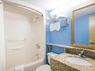 Days Inn by Wyndham New Haven hotel thumbnail 2