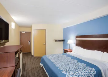 Days Inn by Wyndham New Haven hotel thumbnail 5