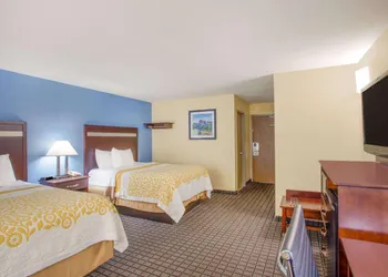 Days Inn by Wyndham New Haven hotel thumbnail 7