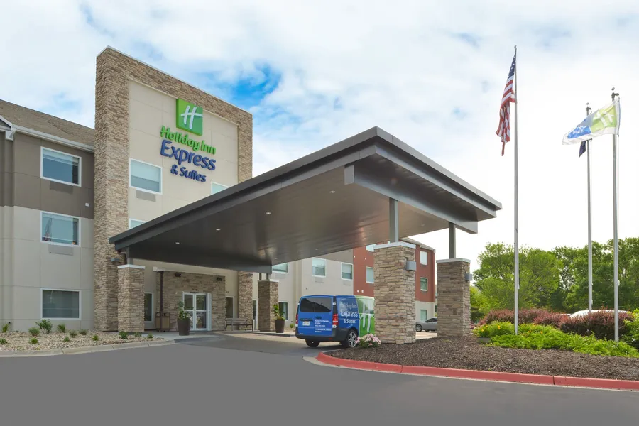 Holiday Inn Express & Suites Omaha - 120th and Maple by IHG hotel detail image 6