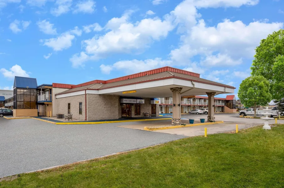 Super 8 by Wyndham Perrysburg/Toledo hotel detail image 2