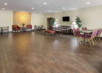 Days Inn by Wyndham Pottstown hotel thumbnail 3