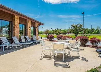 Royal Inn Suites hotel thumbnail 2