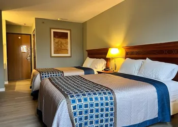 Royal Inn Suites hotel thumbnail 4