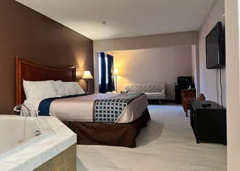 Royal Inn Suites hotel thumbnail 7