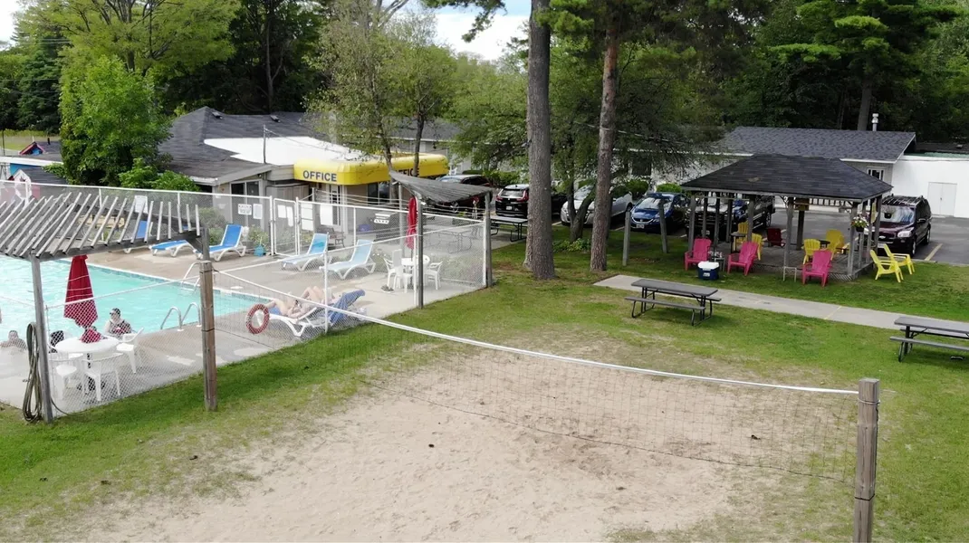 Wasaga Beach Inn And Cottages hotel detail image 6