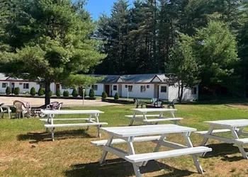 Saco River Motor Lodge & Suites hotel thumbnail 2