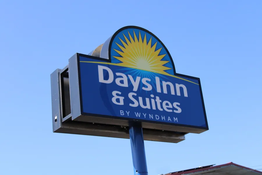 Days Inn & Suites by Wyndham Springfield on I-44 hotel detail image 2