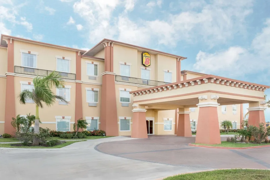 Super 8 by Wyndham Hidalgo/McAllen Area hotel detail image 6