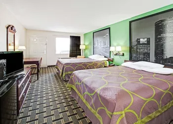 Super 8 by Wyndham Baytown / I-10 hotel thumbnail 4