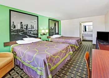 Super 8 by Wyndham Baytown / I-10 hotel thumbnail 5