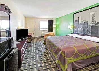 Super 8 by Wyndham Baytown / I-10 hotel thumbnail 6