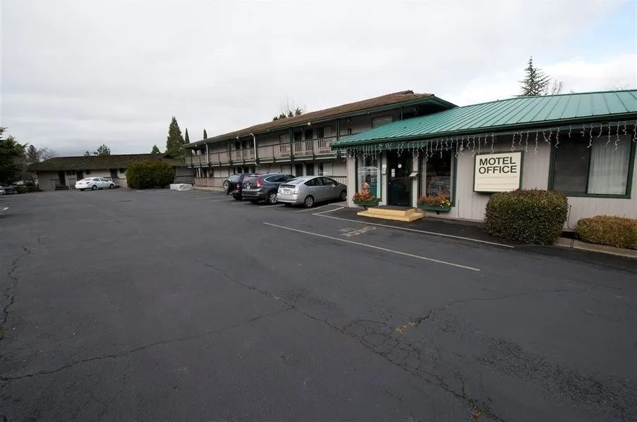Cedarwood Inn of Ashland hotel detail image 6