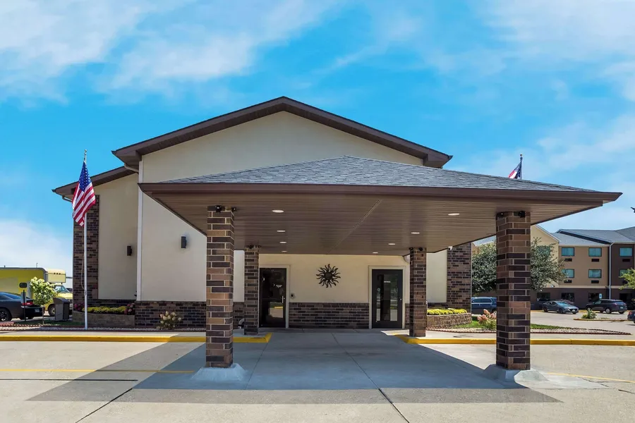 Quality Inn Galesburg near US Highway 34 and I-74 hotel detail image 2