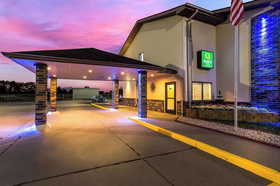 Quality Inn Galesburg near US Highway 34 and I-74 hotel detail image 6