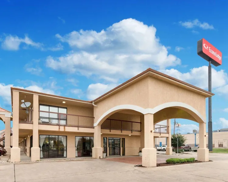 Econo Lodge Hillsboro I-35 hotel detail image 2