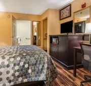 Econo Lodge Hillsboro I-35 hotel detail image 4