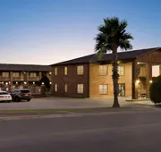 Super 8 by Wyndham Universal City hotel detail image 4