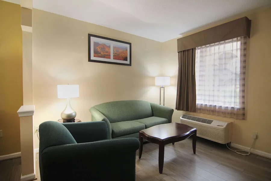 Quality Inn & Suites Franklin hotel detail image 6