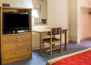 Econo Lodge Drums hotel thumbnail 6