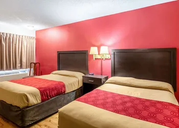 Econo Lodge East Staunton hotel thumbnail 4