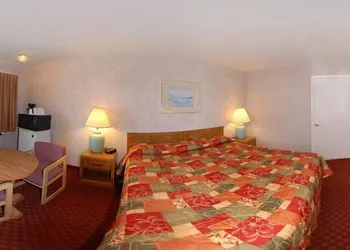 Econo Lodge East Staunton hotel thumbnail 5