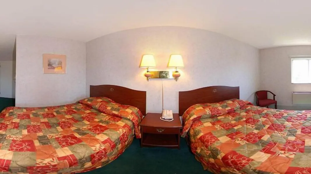 Econo Lodge East Staunton hotel detail image 6