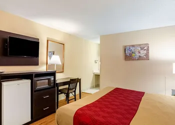 Econo Lodge East Staunton hotel thumbnail 8