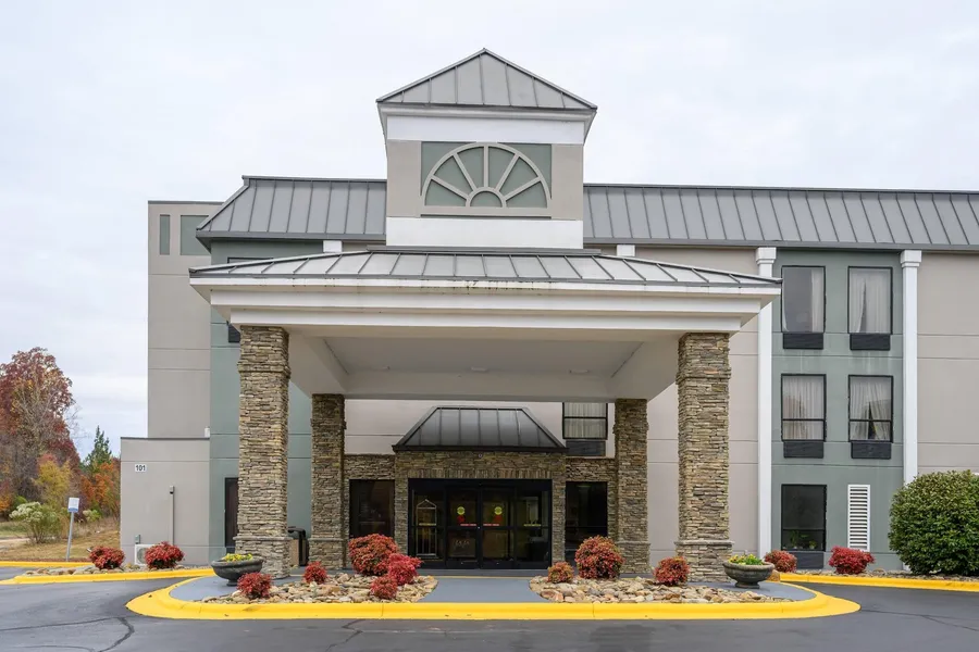 Quality Inn & Suites Lexington South hotel detail image 6