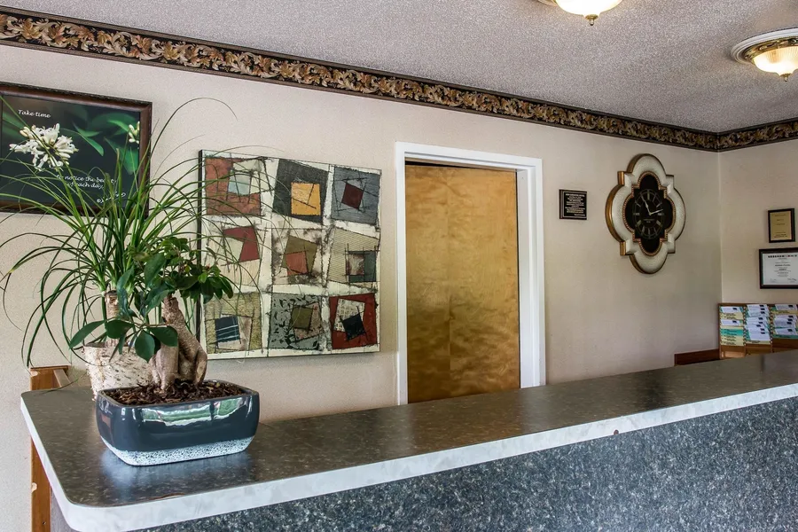 Econo Lodge Paw Paw hotel detail image 6