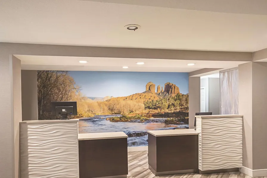 La Quinta Inn & Suites by Wyndham Flagstaff hotel detail image 6