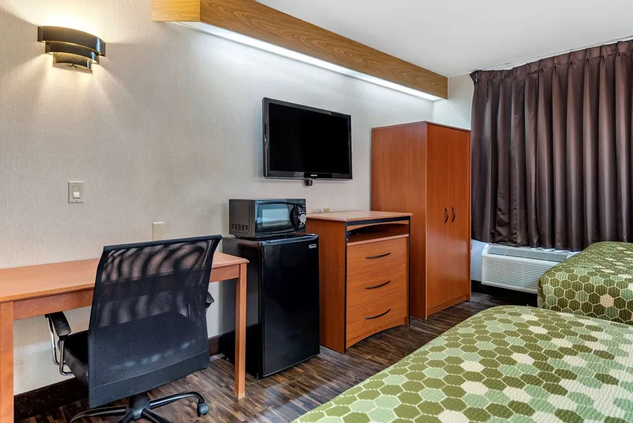 Econo Lodge North Academy hotel detail image 6