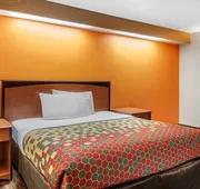 Econo Lodge North Academy hotel detail image 7
