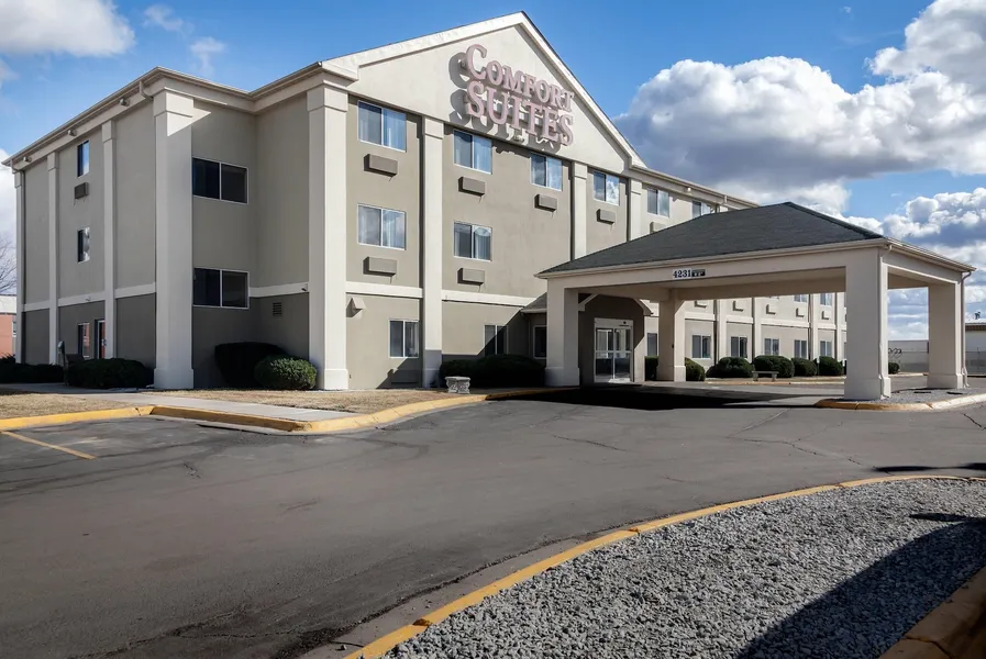 Comfort Suites Lincoln North hotel detail image 2