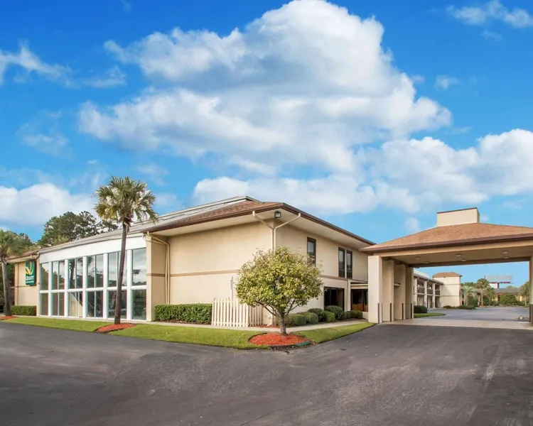 Quality Inn & Suites Ridgeland hotel detail image 2