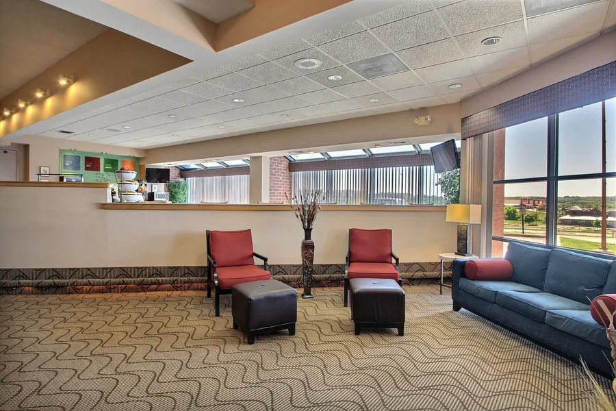 Comfort Inn & Suites Madison - Airport hotel detail image 2