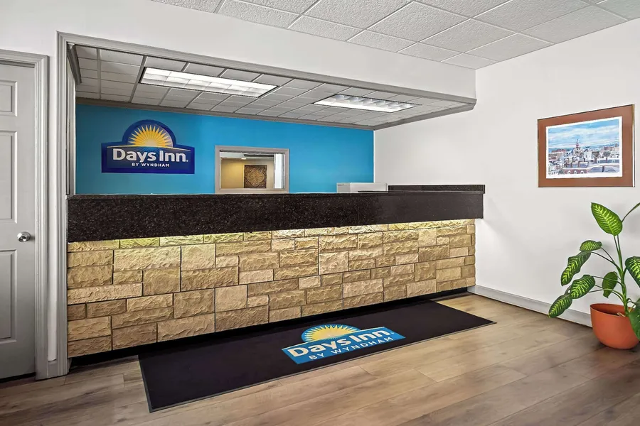 Days Inn by Wyndham Dubuque hotel detail image 6