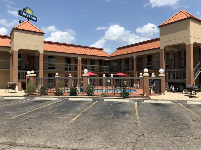Days Inn by Wyndham Columbus hotel detail image 2