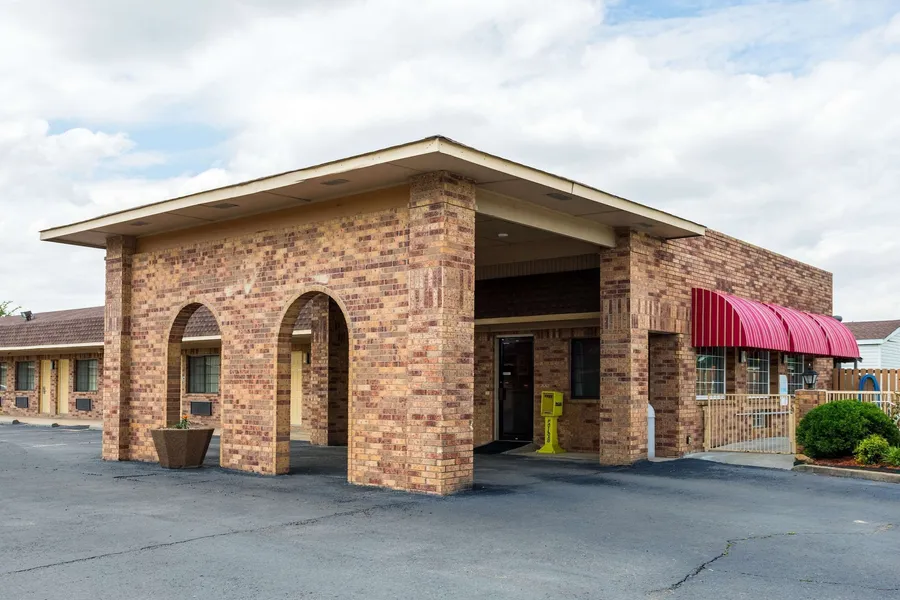Econo Lodge & Suites Brinkley hotel detail image 2