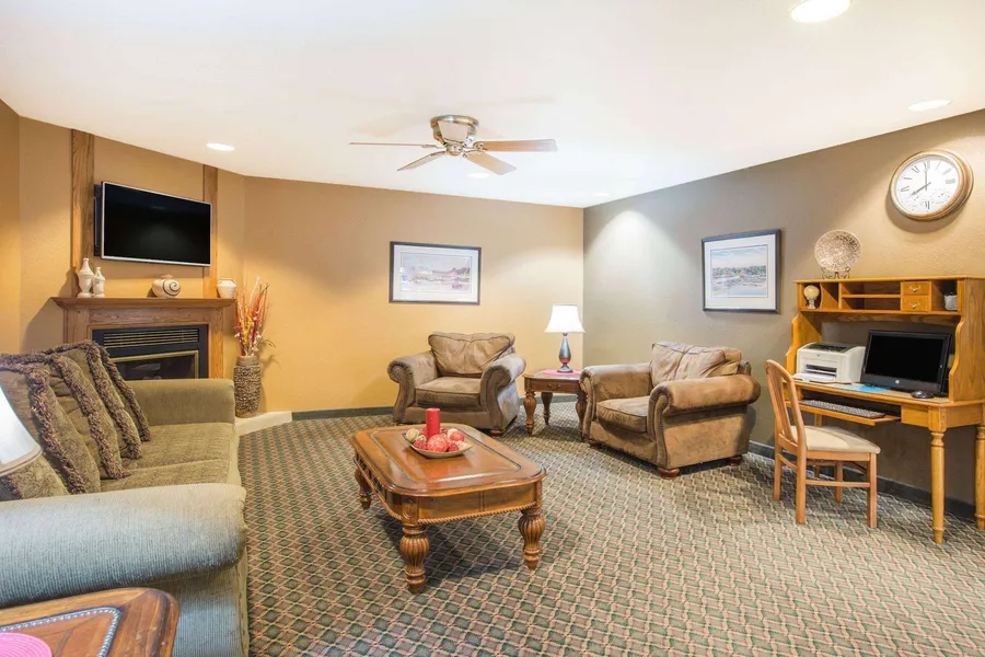 Ramada by Wyndham Spirit Lake/Okoboji hotel detail image 6