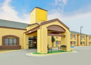 AmericInn by Wyndham Rawlins hotel thumbnail 2