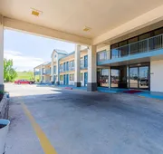 Econo Lodge Inn & Suites Bentonville hotel detail image 3