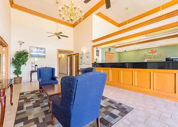 Econo Lodge Inn & Suites Bentonville hotel thumbnail 4