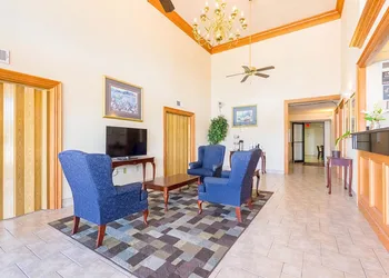 Econo Lodge Inn & Suites Bentonville hotel thumbnail 6