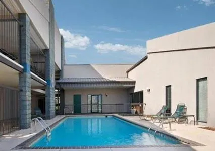 Executive Inn & Suites hotel detail image 2
