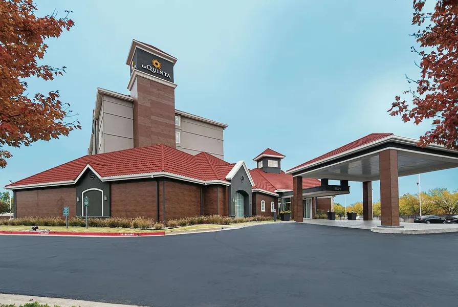 La Quinta Inn & Suites by Wyndham Oklahoma City - NW Expwy hotel detail image 2