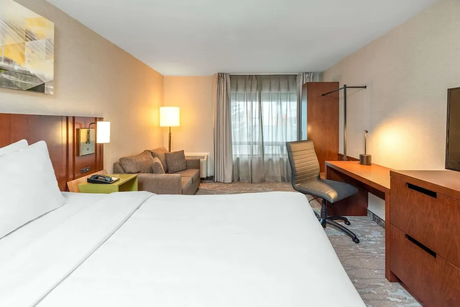 Comfort Inn Winnipeg Airport hotel detail image 2