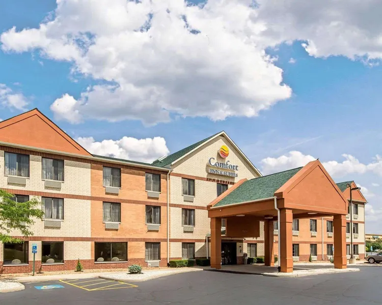 Comfort Inn & Suites near Tinley Park Amphitheater hotel detail image 2