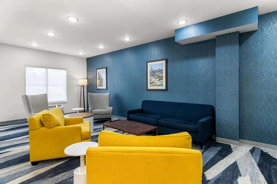 Comfort Inn & Suites near Tinley Park Amphitheater hotel detail image 6