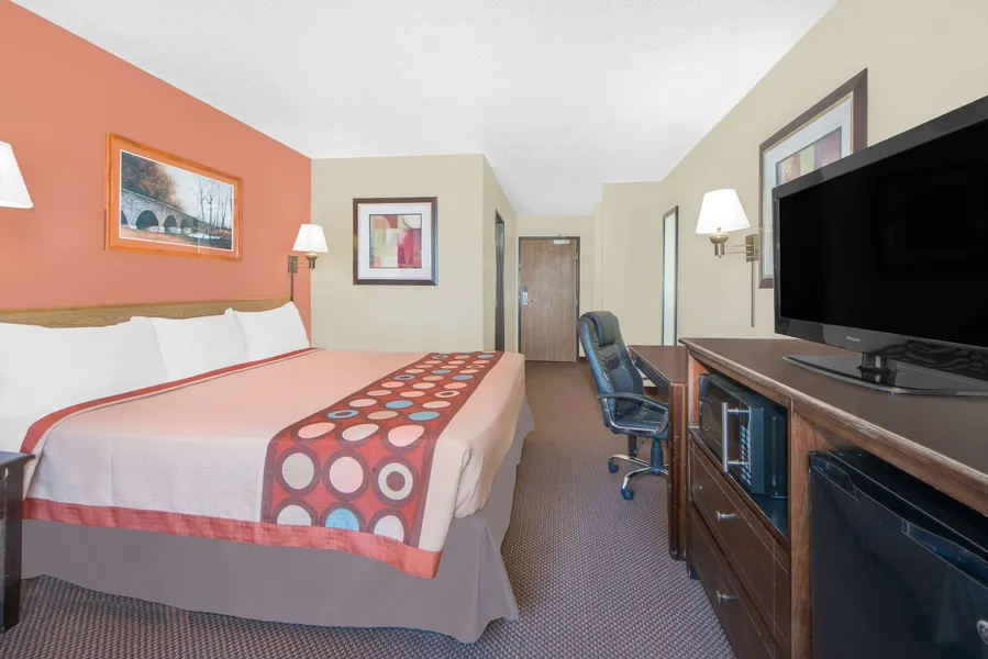 Super 8 by Wyndham Ottumwa hotel detail image 6